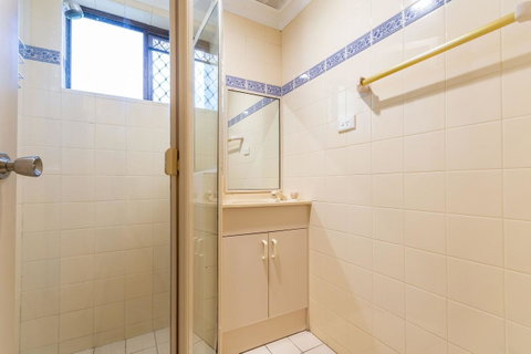 Great Views, Ground Floor Unit Clearview Apartments South Esplande, Bongaree - Kawana Tourism 8