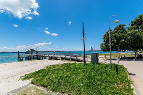Great Views, Ground Floor Unit Clearview Apartments South Esplande, Bongaree - Kawana Tourism 4