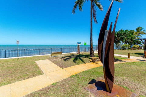 Great Views, Ground Floor Unit Clearview Apartments South Esplande, Bongaree - Kawana Tourism 2