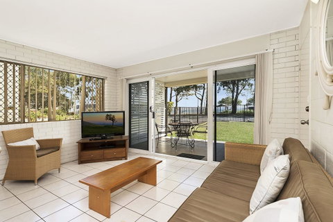 Ground Floor Air Conditioned, Fabulous Waterviews Overlooking Pumicestone Passage - Kawana Tourism 8