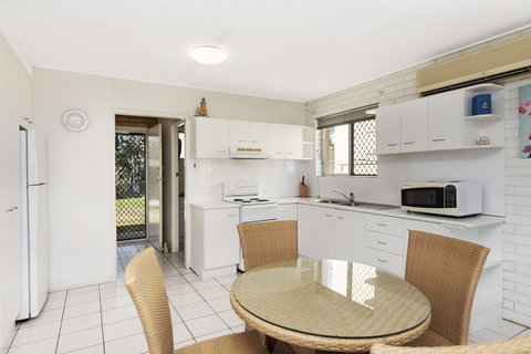 Ground Floor Air Conditioned, Fabulous Waterviews Overlooking Pumicestone Passage - Kawana Tourism 2