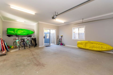 Fabulous Family Destination In Paradise Parade, Bongaree - Kawana Tourism 4