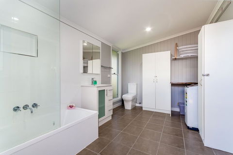 Fabulous Family Destination In Paradise Parade, Bongaree - Kawana Tourism 16