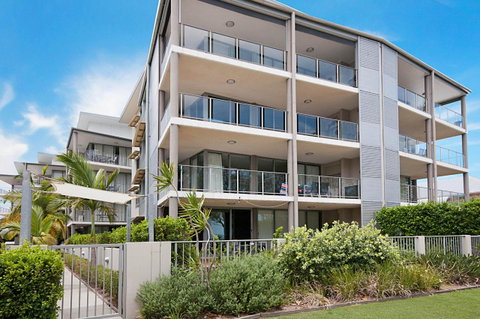 Spectacular Unit Overlooking Pumicestone Passage - Welsby Pde, Bongaree - Kawana Tourism 0