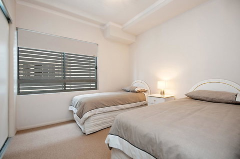 Spectacular Unit Overlooking Pumicestone Passage - Welsby Pde, Bongaree - Kawana Tourism 7