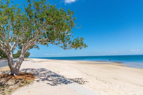 Spectacular Unit Overlooking Pumicestone Passage - Welsby Pde, Bongaree - Kawana Tourism 3