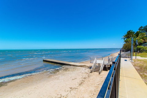 Spectacular Unit Overlooking Pumicestone Passage - Welsby Pde, Bongaree - Kawana Tourism 4