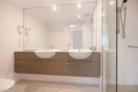 Spectacular Unit Overlooking Pumicestone Passage - Welsby Pde, Bongaree - Kawana Tourism 6