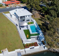 Stunning Canal Home Oh So Close To The Waterfront - Kawana Tourism