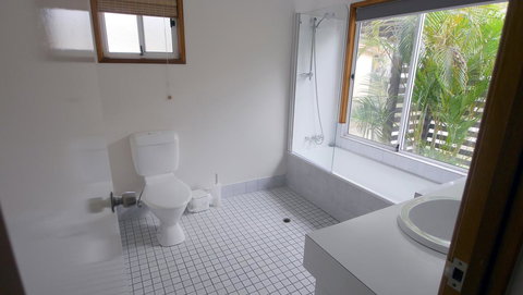 Amity Beach House - Kawana Tourism 12