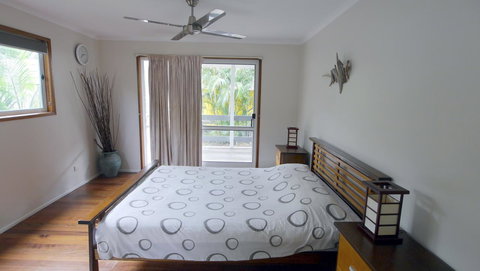 Amity Beach House - Kawana Tourism 9