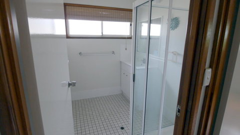 Amity Beach House - Kawana Tourism 13