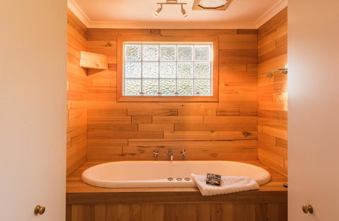 Parnella Adventure Bay, Bruny Island - Kawana Tourism 13