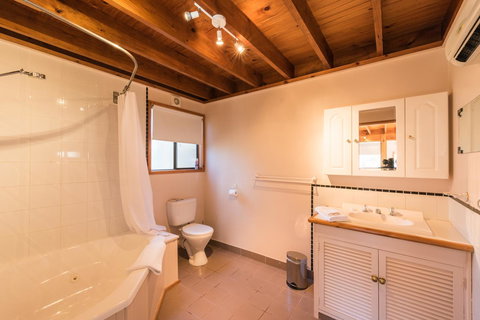 Parnella Adventure Bay, Bruny Island - Kawana Tourism 9