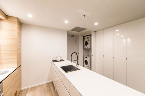 Highgate CBD Apartment - Kawana Tourism 4