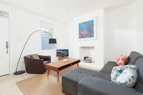 'Darling Lily' - Your Townhouse Hideaway - Kawana Tourism 1