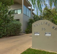 'Rolling Waves 2' on Ocean Drive - Kawana Tourism