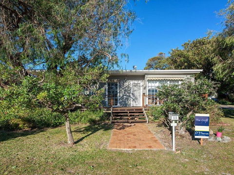 'The Croft' 11 Boulder Bay Rd - Cosy Beach House With Aircon & Only 270m To The Beach - Kawana Tourism 0