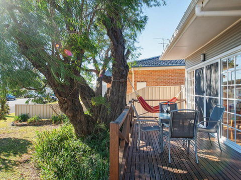 'The Croft' 11 Boulder Bay Rd - Cosy Beach House With Aircon & Only 270m To The Beach - Kawana Tourism 1