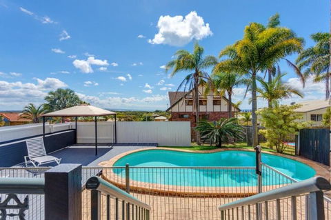 1-33 Tingira Close - Rainbow Beach, Gorgeous Ocean Views, Swimming Pool, Air Conditioning - Kawana Tourism 3