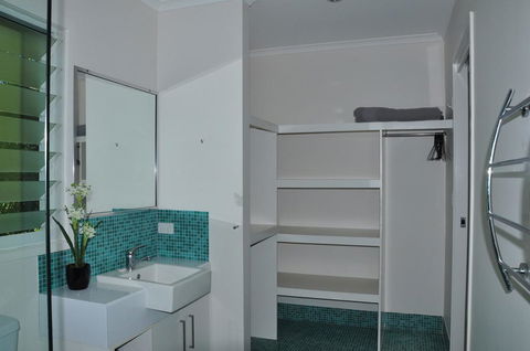 10 Double Island Drive - Modern Family Home, Centrally Located, Swimming Pool & Outdoor Area - Kawana Tourism 2