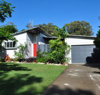 10 Double Island Drive - Modern family home centrally located swimming pool  outdoor area - Kawana Tourism