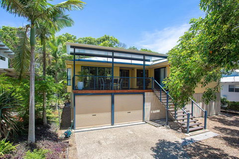 10 Naiad Court -Beach Retreat In The Bush - Kawana Tourism 1