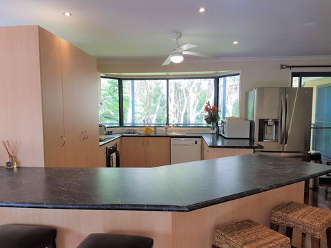 10 Naiad Court -Beach Retreat In The Bush - Kawana Tourism 2