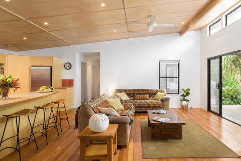 12 Naiad Court- Pool, Sleeps 8, Close To Beach - Kawana Tourism 3