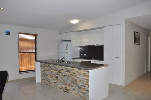 12 Satinwood Drive - Family Home With Swimming Pool Located In Natural Bushland And Close To Beach - Kawana Tourism 3