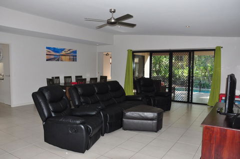12 Satinwood Drive - Family Home With Swimming Pool Located In Natural Bushland And Close To Beach - Kawana Tourism 1