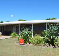12 Zircon Street - Renovated beach shack with the perfect blend of comfort and coastal cool - Kawana Tourism