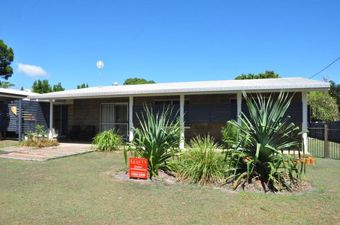 12 Zircon Street - Renovated Beach Shack With The Perfect Blend Of Comfort And Coastal Cool - Kawana Tourism 0