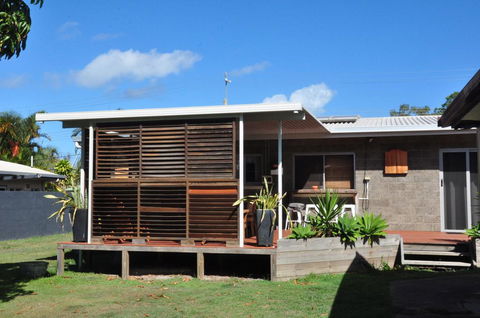 12 Zircon Street - Renovated Beach Shack With The Perfect Blend Of Comfort And Coastal Cool - Kawana Tourism 3