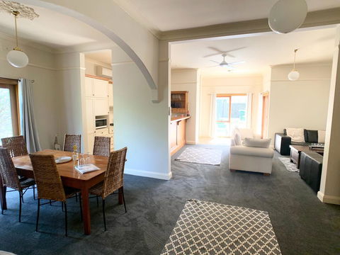 123 Hill St, Heart Of Orange, Double Brick - Kawana Tourism 1