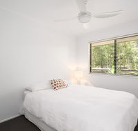 13 Orania Court Rainbow Shores - Pool sleeps 8 air conditioning fire pit - Kawana Tourism