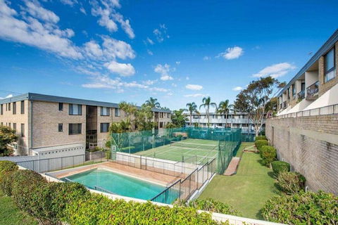 14 'THE DUNES', 38 MARINE DR - LARGE UNIT WITH POOL, TENNIS COURT AND DIRECTLY ACROSS FROM FINGAL - Kawana Tourism 0