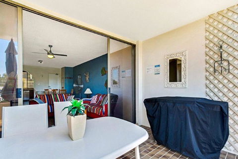 14 'THE DUNES', 38 MARINE DR - LARGE UNIT WITH POOL, TENNIS COURT AND DIRECTLY ACROSS FROM FINGAL - Kawana Tourism 1
