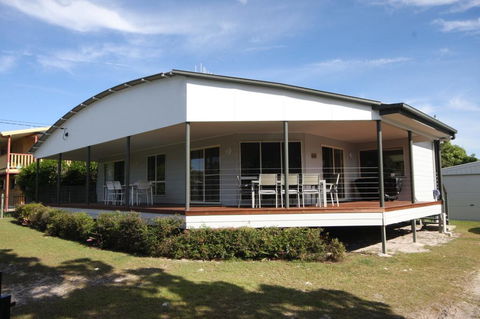 14 Zircon Street - Centrally Located Family Home With Covered Deck, Close To Patrolled Beach & Shops - Kawana Tourism 0
