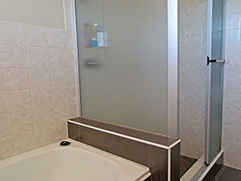 15 'Kanangra', 39 Soldiers Point Road - Fantastic Unit Right On The Water - Kawana Tourism 2