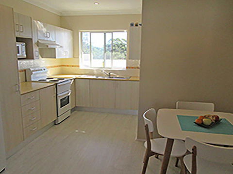 15 'Kanangra', 39 Soldiers Point Road - Fantastic Unit Right On The Water - Kawana Tourism 3