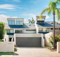 15 'The Moorings' 4 Cromarty Road - stunning with water views  pool - Kawana Tourism