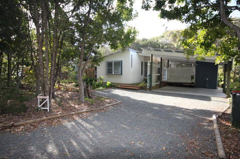 15 Belle Court - Modern, Architect Designed, Open Plan Holiday Home With Outdoor Shower - Kawana Tourism 0