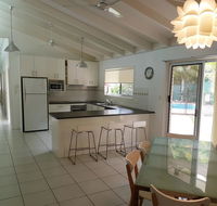 15 Larapinta Court - Family home with swimming pool in a quiet street and central location close to CBD - Kawana Tourism