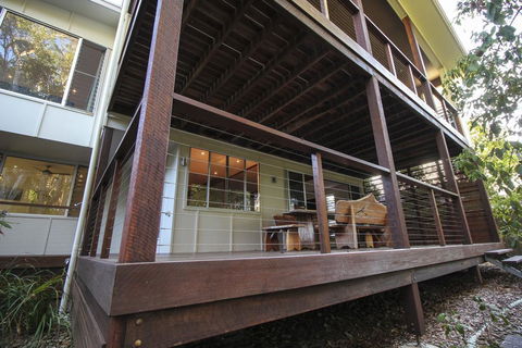 17 Naiad Court - Modern, Open Plan Family Home With Covered Outdoor Area And Double Lock-up Garage - Kawana Tourism 1