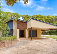 18 Naiad Court - Rainbow Shores Modern Beach House Walk to Beach - Kawana Tourism