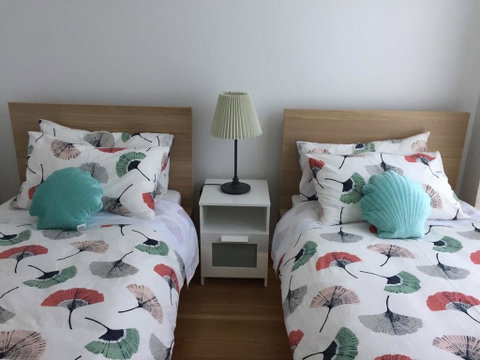 18 Surflen St - Kawana Tourism 3
