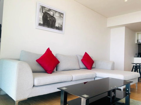 1Bed 1Study Apt With City View &NEW YEAR Firework - Kawana Tourism 3
