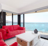 2 'Lanimer' 14 Mitchell Street - beautiful waterfront property with spectacular views - Kawana Tourism