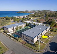 2 'The Dunes' 38 Marine Drive - pool tennis court and so close to the beach - Kawana Tourism
